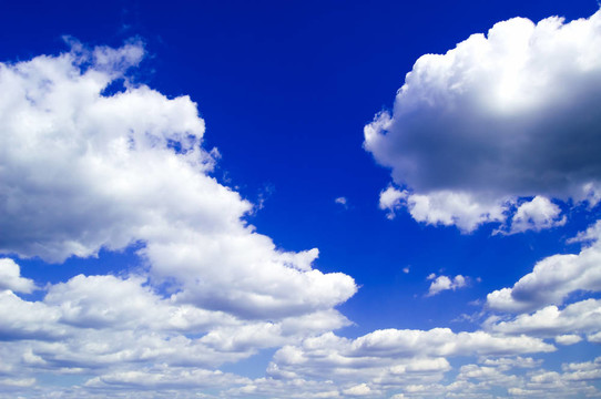 天空。