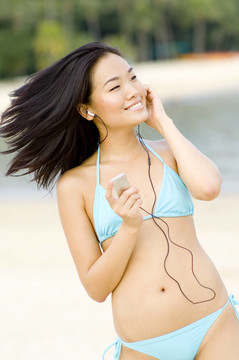 女人聽音樂
