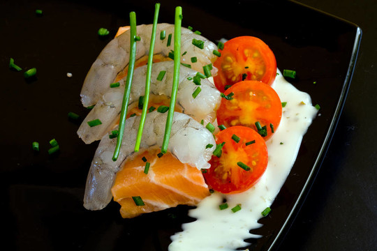 新鮮的三文魚(yú)