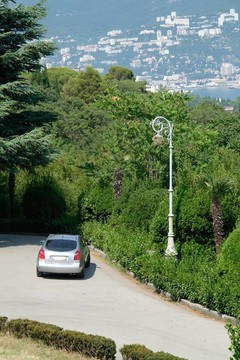 汽車和燈籠