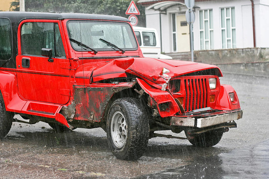 墜毀的SUV