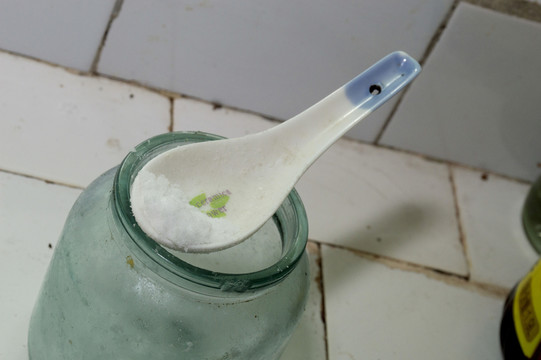 鹽盅和食鹽
