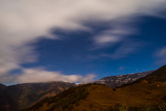 轎子雪山星夜景觀