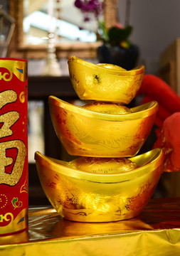 一摞金元寶