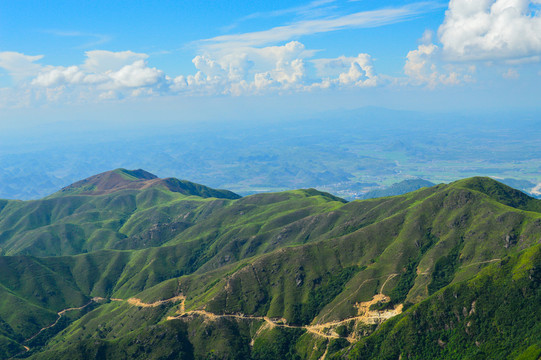 廣西姑婆山 綿延起伏的山脈