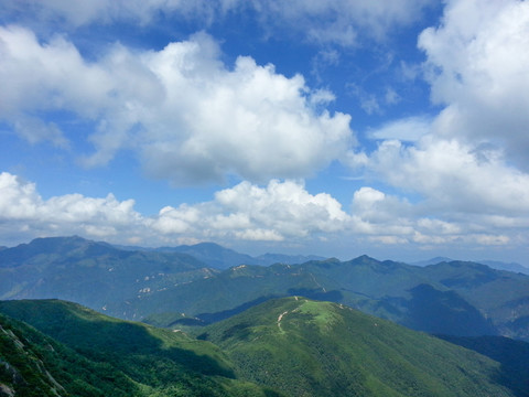 綿延起伏的山脈