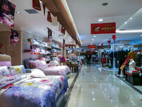 商場(chǎng)內(nèi)景
