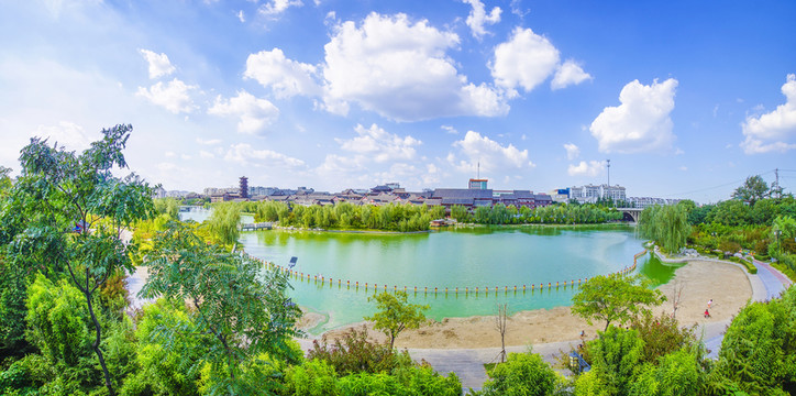 碧水藍天城市風光