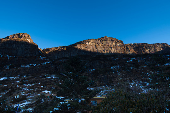 日出轎子雪山風光