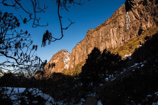 轎子雪山一線天遠(yuǎn)眺