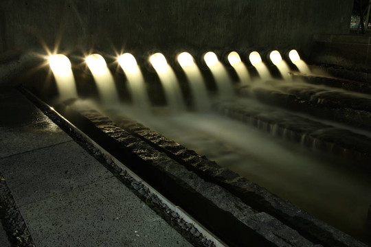 水噴出