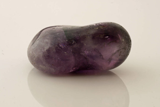 拋光的紫水晶