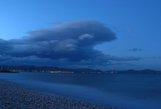 在日落海灘