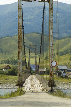 在Katun河大橋