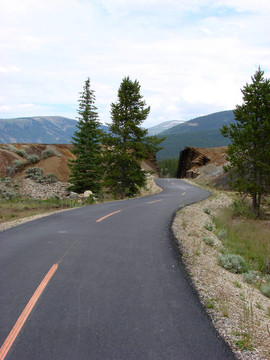 路路通Mountains
