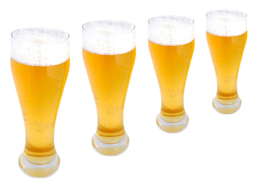 一排的啤酒杯