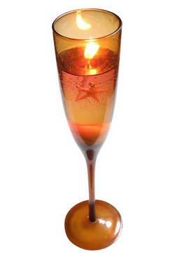 蠟燭在酒杯
