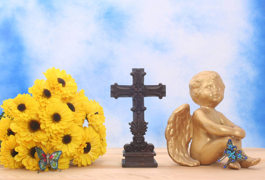 鮮花和Angel With Cross