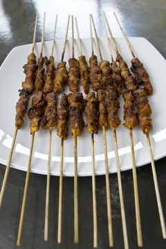 雞肉沙爹串上