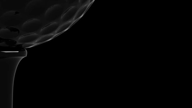 在宏的發(fā)球臺上旋轉(zhuǎn)的高爾夫球