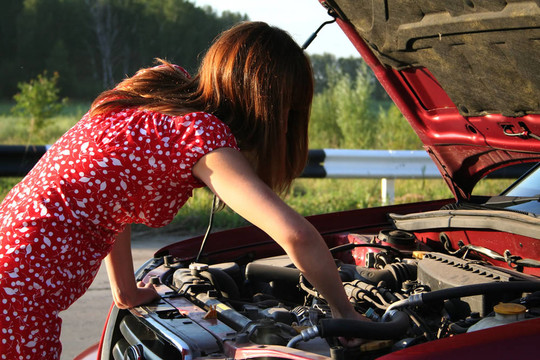 女孩與汽車1