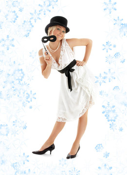 漂亮的女士與黑色的面具和雪花