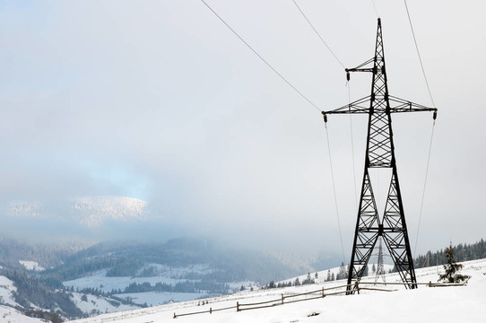 山和電