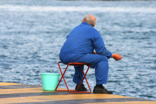 老年人釣魚