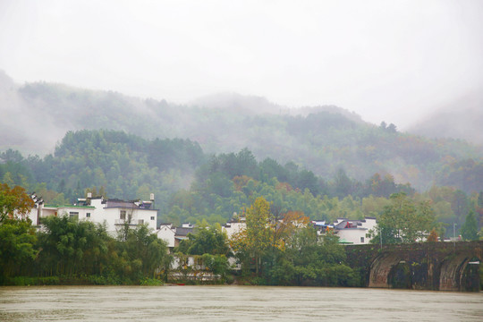 煙雨齊云山