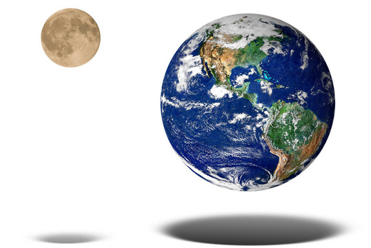 地球和Moon漂浮