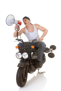 男孩；滑板車擴音器