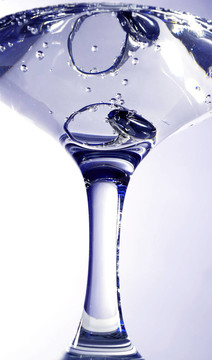 馬蒂尼和銀戒指