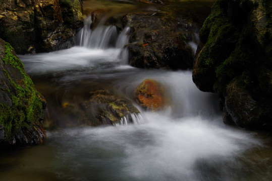 溪水
