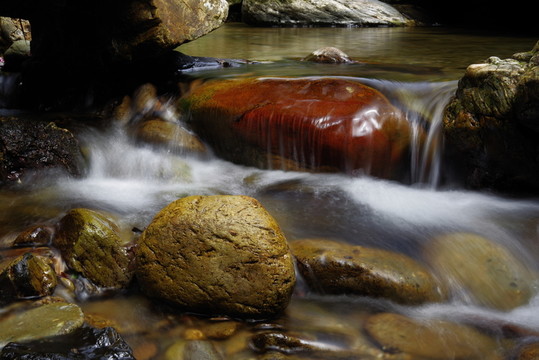 溪水