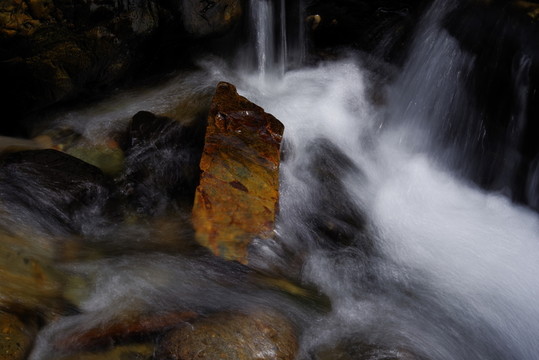 溪水