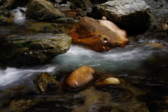 溪水