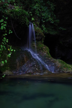 溪水