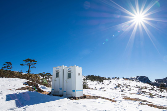 轎子雪山上的移動公廁