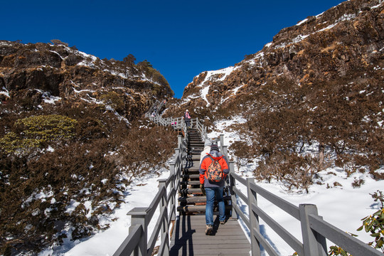 雪山棧道游客