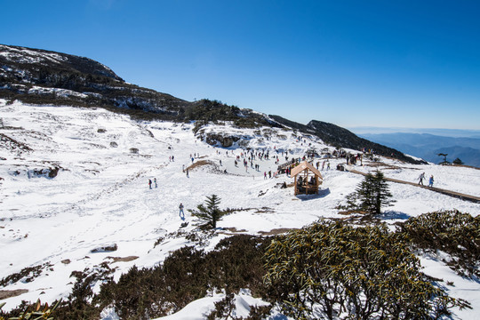 轎子雪山精怪塘遠眺