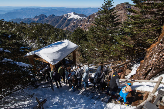轎子雪山風光