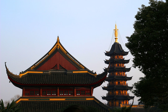 靈巖山寺