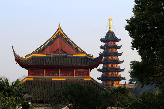 靈巖山寺