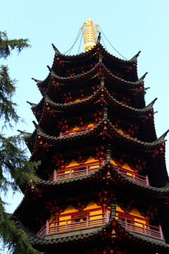 靈巖山寺