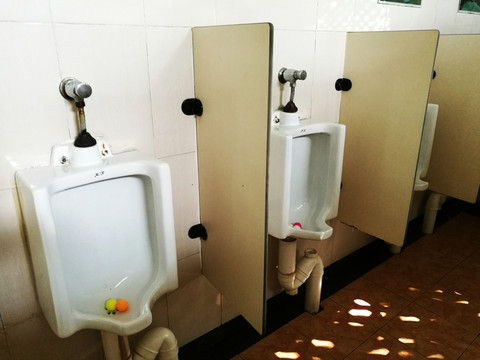 男廁所