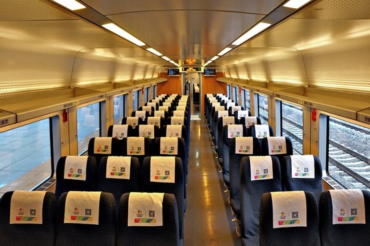 動車車廂內(nèi)景