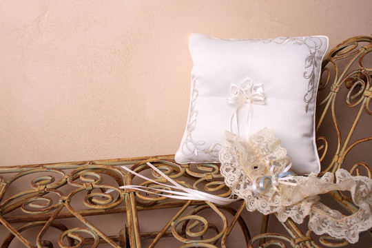 Ring Pillow和Garter