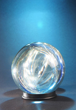 水晶球內(nèi)的燈光與藍(lán)光