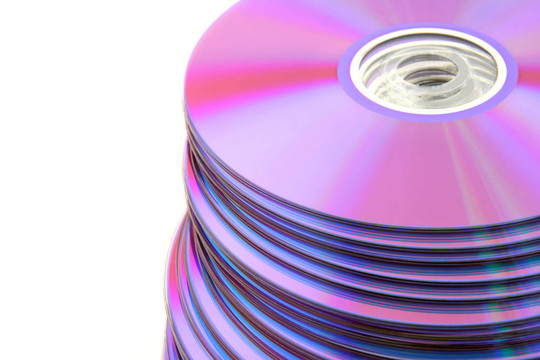 疊五顏六色的DVD或CD