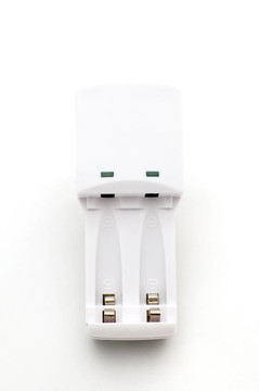 白色電池充電器
